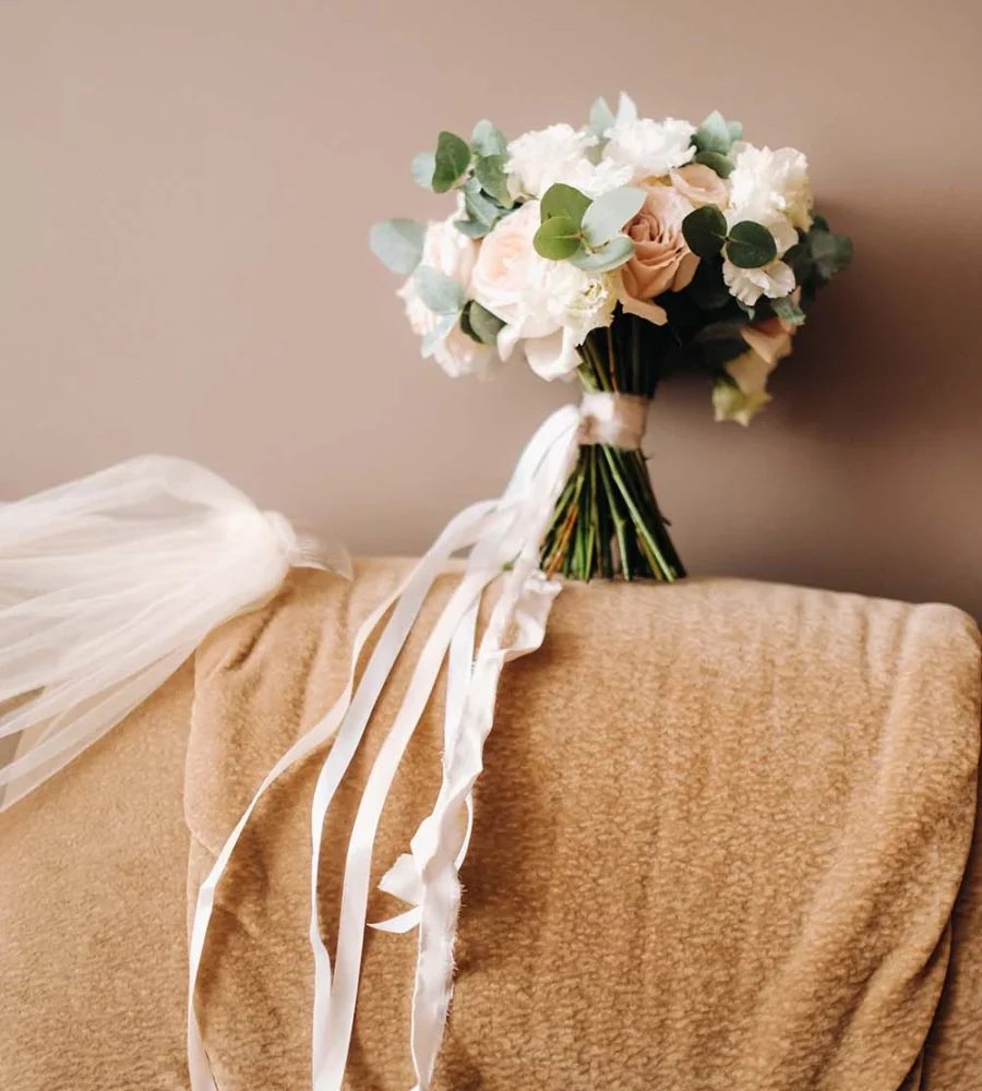 wedding-bouquet-with-roses-on-a-chair-and-boutonni-2MFPZ5K